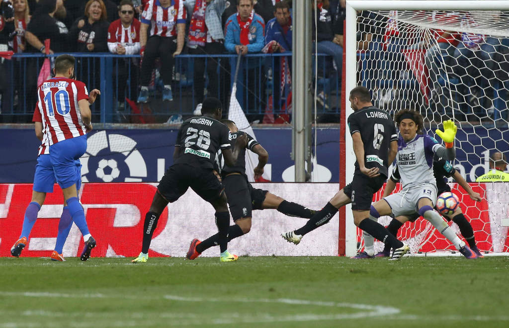 Su capacidad de reacción es un factor, entre otros muchos, por los que el Atlético superó este sábado al Granada. (EFE)