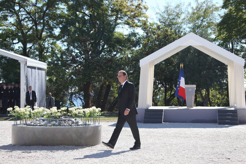 Emotivo. La ceremonia tuvo lugar en Colina del Castillo, situada en lo alto de Niza. El presidente François Hollande participó. (EFE)
