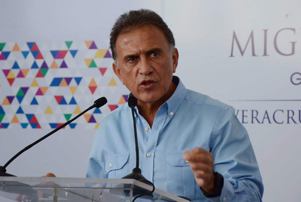Sin aportar pruebas de sus dichos, Yunes Linares afirmó que un helicóptero habría sido facilitado por el gobernador interino Flavino Ríos Alvarado para viajar a la ciudad de Puebla. (ARCHIVO)