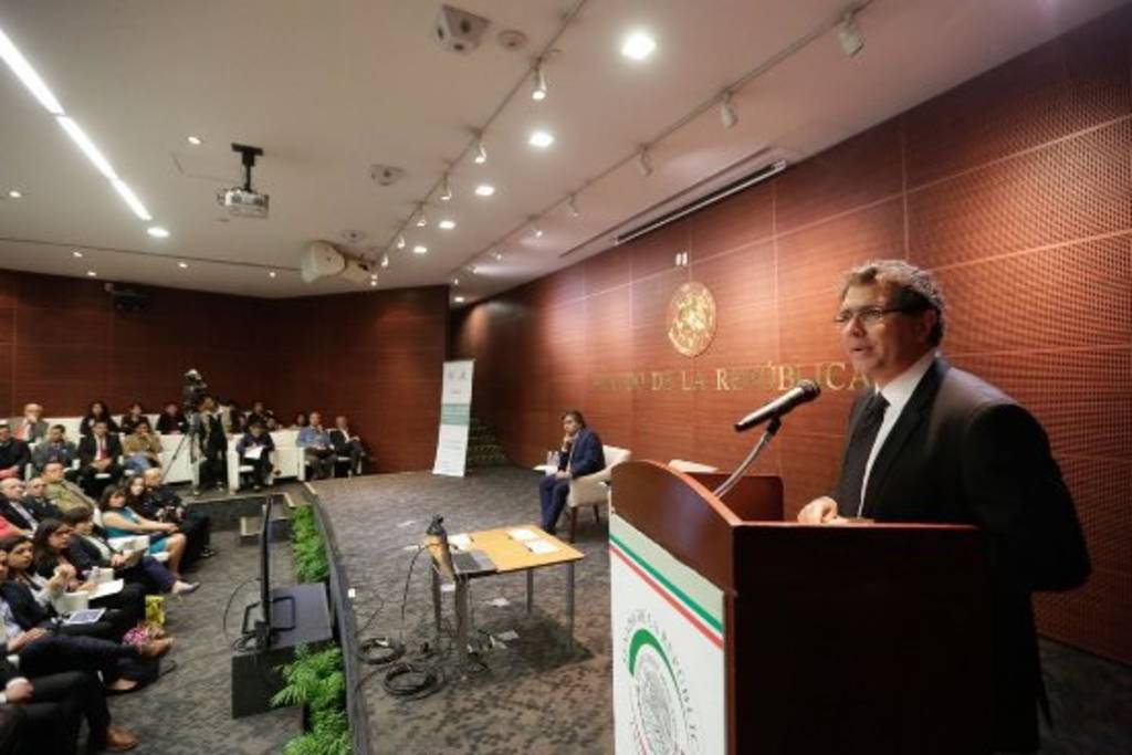 Participar. El senador Armando Ríos Piter mencionó se requiere una gran participación de la sociedad para consolidar el SNA.