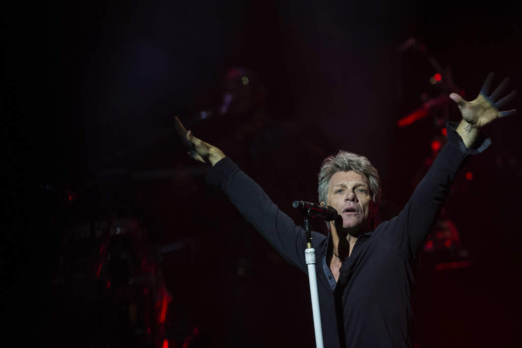 Bon Jovi, originario de Nueva Jersey, bromeó a principios de este verano, durante el último concierto de su gira, al decir que iba a ser 'secretario de Entretenimiento' en una Casa Blanca regida por Hillary Clinton. (ARCHIVO)
