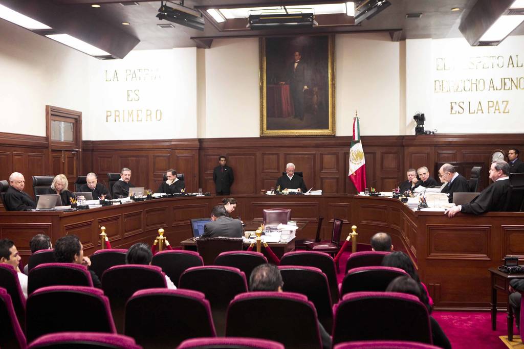 Decisión. La Suprema Corte concedió invertir el orden tradicional de los apellidos,  para que el materno pueda ir primero.