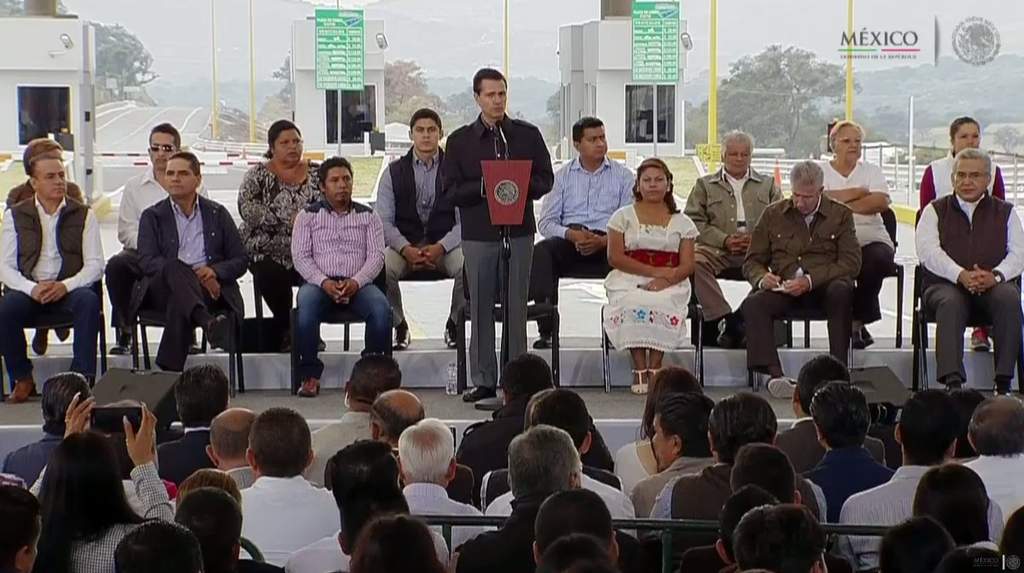 Peña Nieto puso énfasis en que los recursos públicos vienen del pueblo, que es a partir de los impuestos que pagan como se genera una gran bolsa de recursos para ser administrados por las autoridades. (ESPECIAL) 