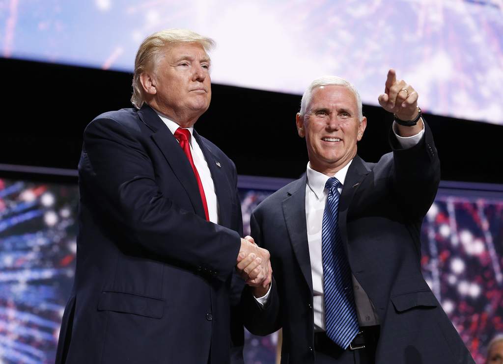 El gobernador de Indiana dijo a un público entusiasta en Reno, Nevada, el miércoles que los medios están exagerando los comentarios de Trump de que podría no aceptar la derrota ante Hillary Clinton. (ARCHIVO)
