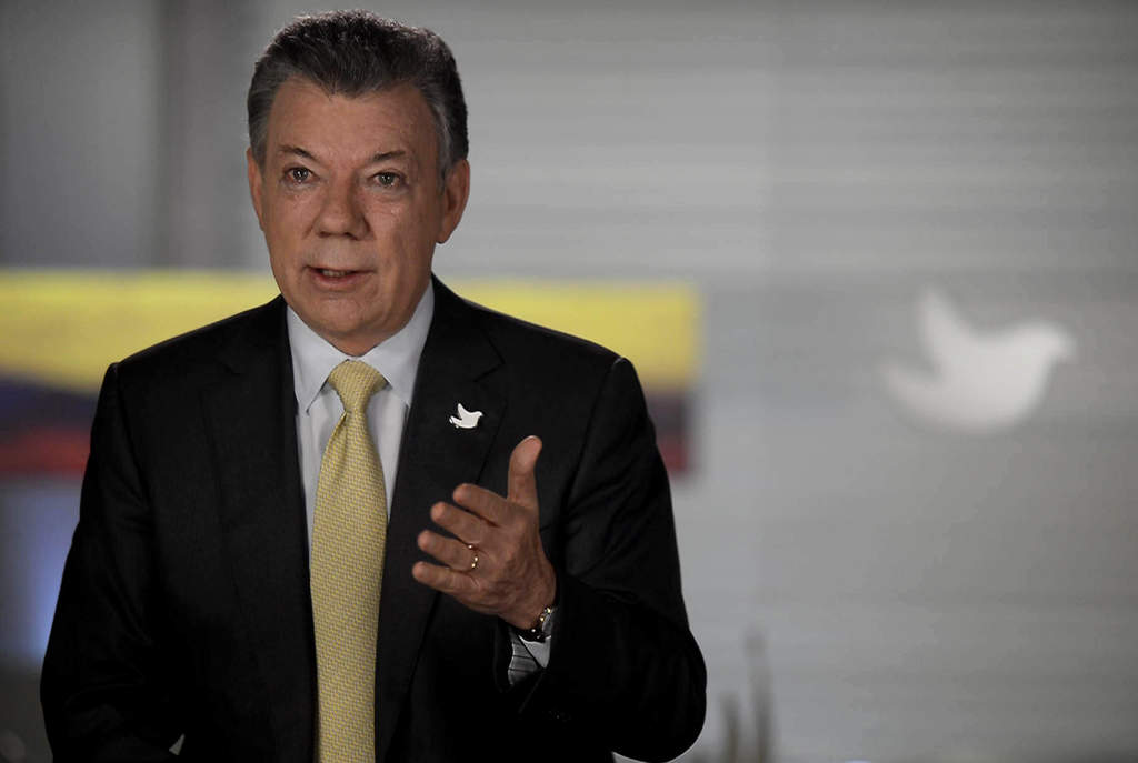 El gobierno de Santos y las Fuerzas Armadas Revolucionarias de Colombia (FARC) suscribieron el 26 de septiembre pasado un acuerdo de paz para poner fin a un conflicto armado de más de 50 años en el país. (ARCHIVO)