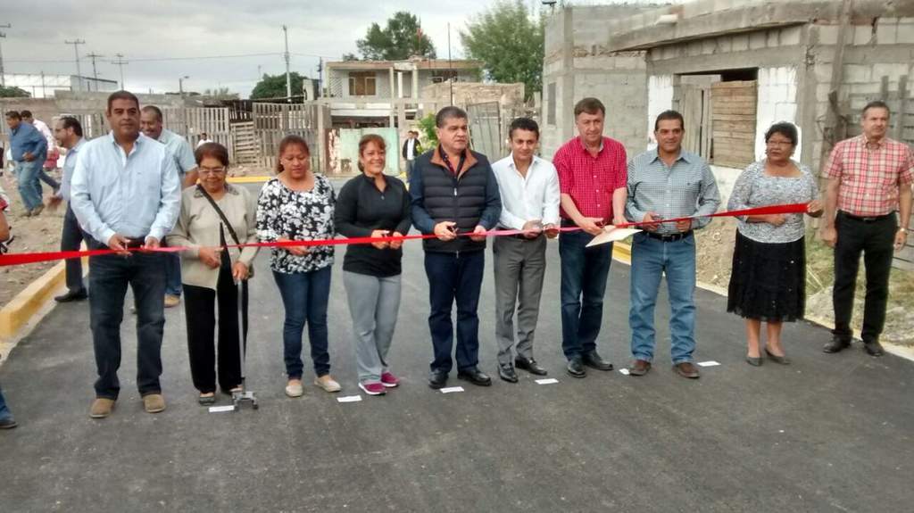 Riquelme Solis asegura que se lleva un buen avance respecto al programa de pavimentación y bacheo de la ciudad.  (EL SIGLO DE TORREÓN)