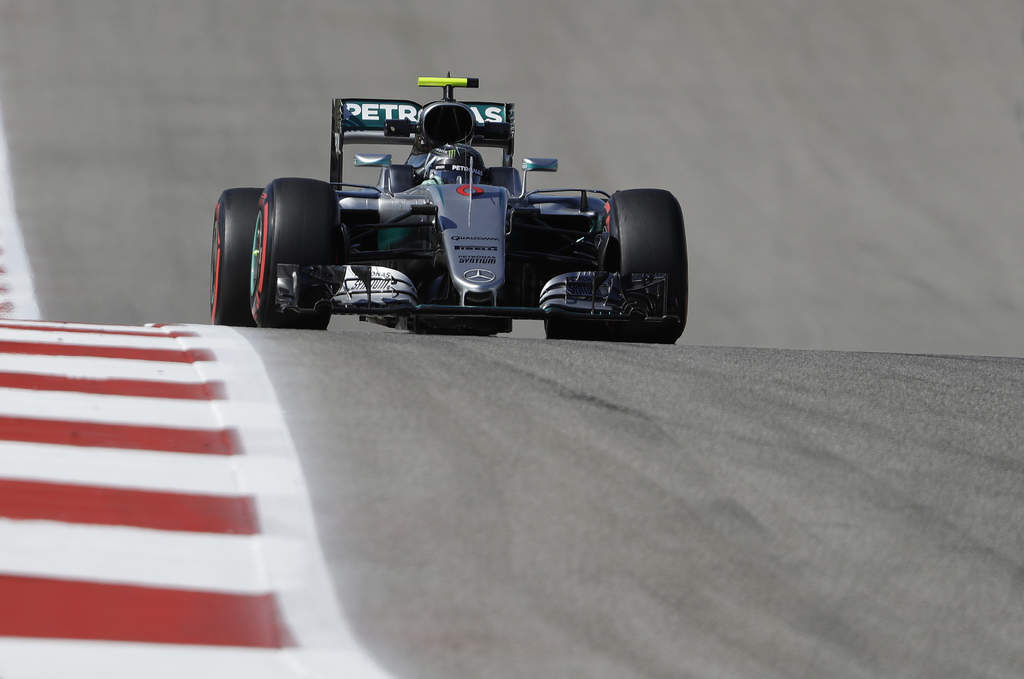 Nico Rosberg finalizó la segunda tanda de entrenamientos con una vuelta de e 1:37.358, en segundo lugar terminó Daniel Ricciardo y en tercero Lewis Hamilton. (AP)