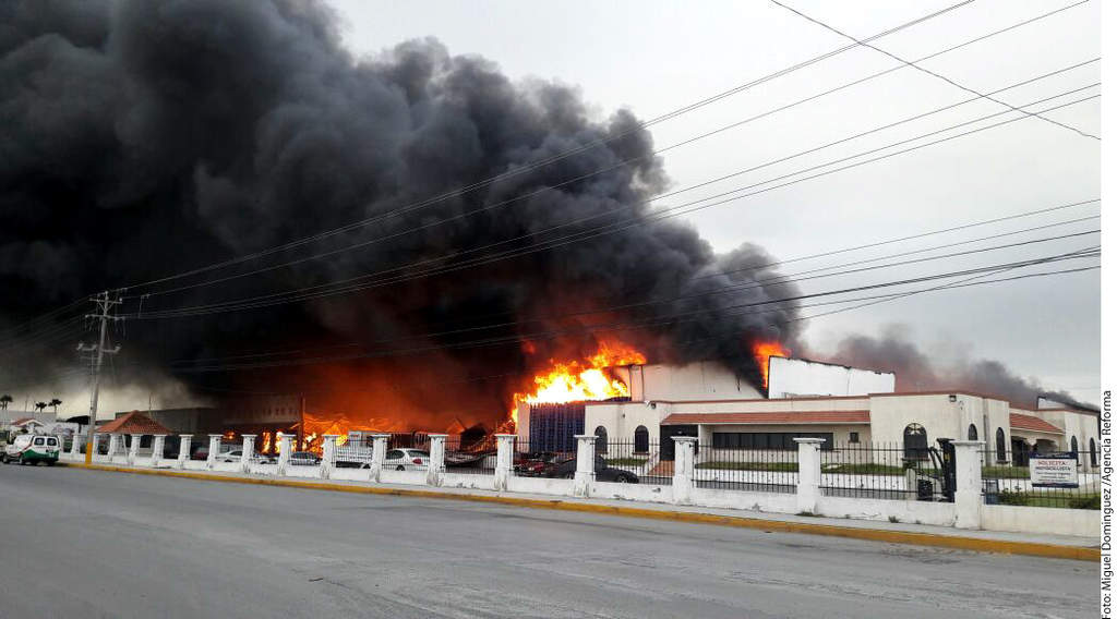 Fuego. La columna de humo era visible desde kilómetros.