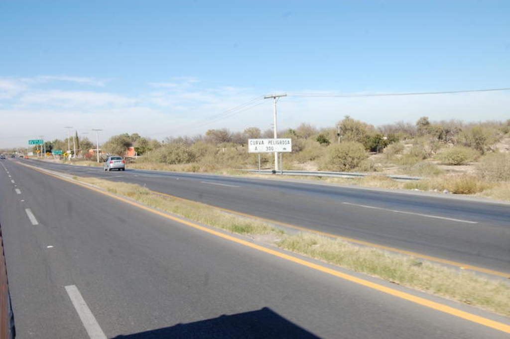 El funcionario estatal destacó que hay un compromiso por continuar con la ampliación de la carretera Saltillo-Zacatecas, donde contemplan una inversión de 160 millones. (ARCHIVO)

