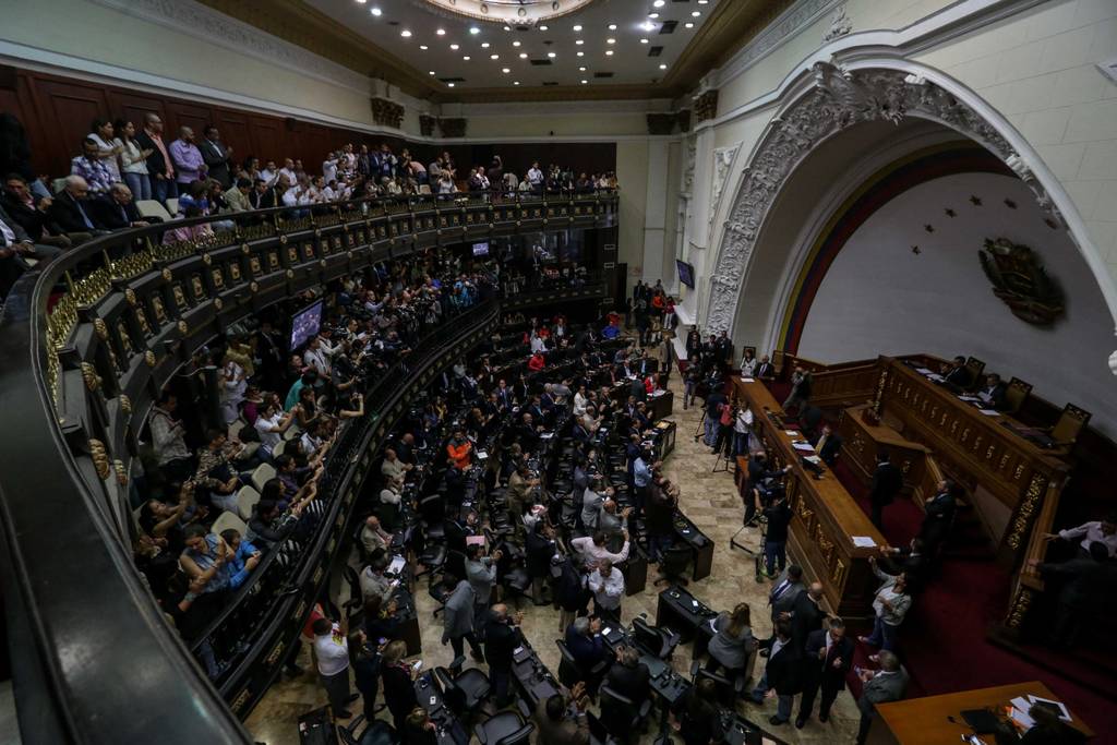 Decisión. Los legisladores se comprometieron a enjuiciar a Nicolás Maduro después de que una corte amigable al gobierno bloqueara el jueves la campaña de la oposición para revocarle el cargo.
