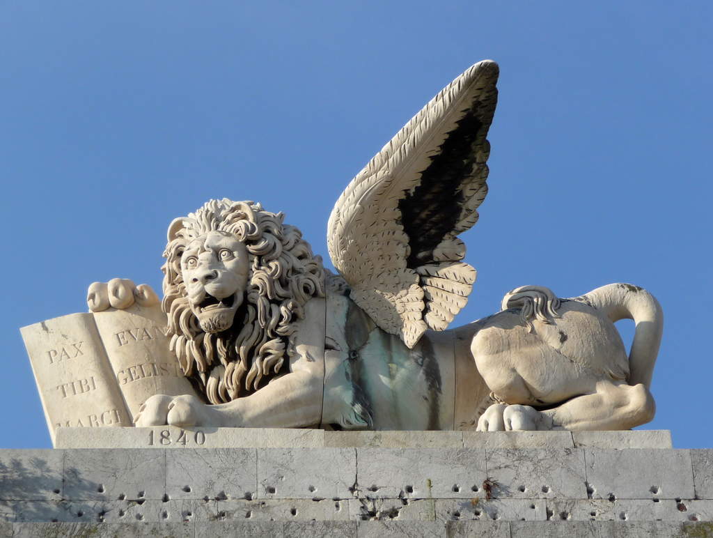 El león alado que lee un libro es el símbolo de Venecia.