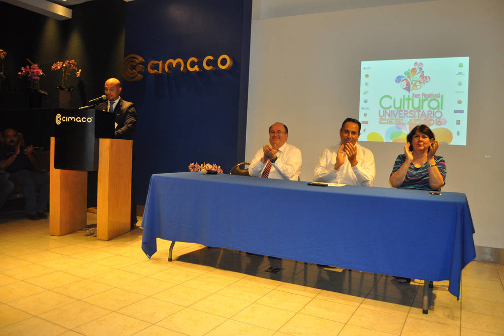 Festival. Ayer el rector de Ulsa Laguna Luis Arturo Dávila y el presidente del Cieslag Gerardo Landeros, dieron los detalles. (GUADALUPE MIRANDA)