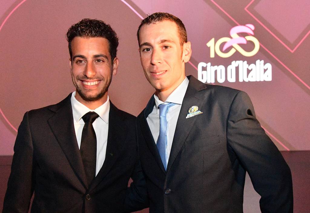 Los ciclistas italianos Fabio Aru (i) y Vincenzo Nibali. (Fotografía de AP)