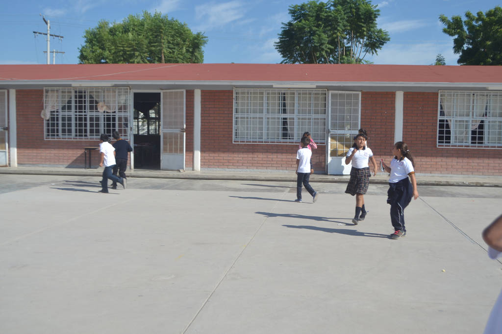 Problemática. Algunos planteles educativos de la Comarca Lagunera de Coahuila tienen saturados los salones de clases. (ANGÉLICA SANDOVAL)