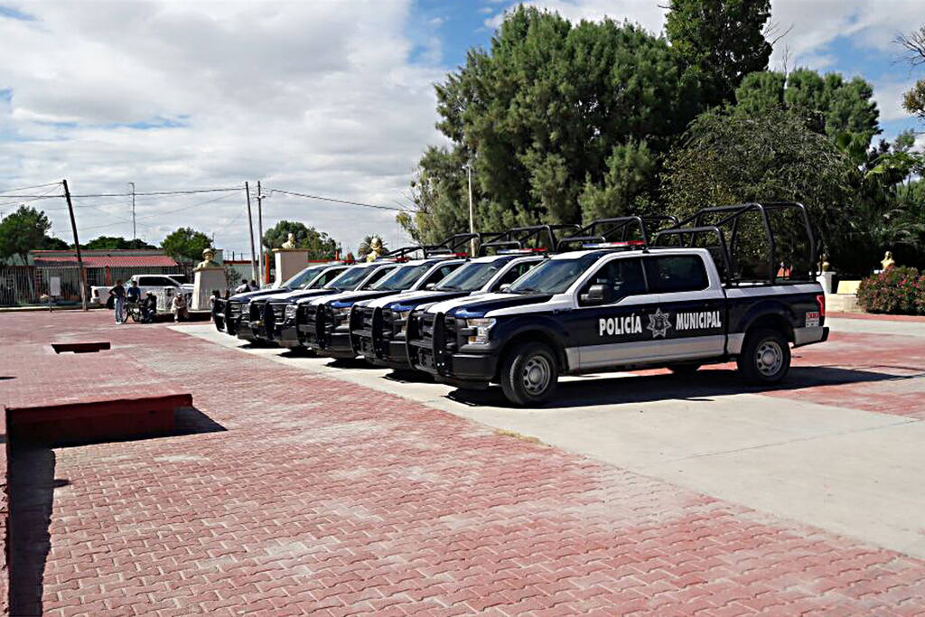 Patrullas. El Municipio de Tlahualilo recibe dos nuevas unidades para reforzar la vigilancia por parte de Seguridad Pública.