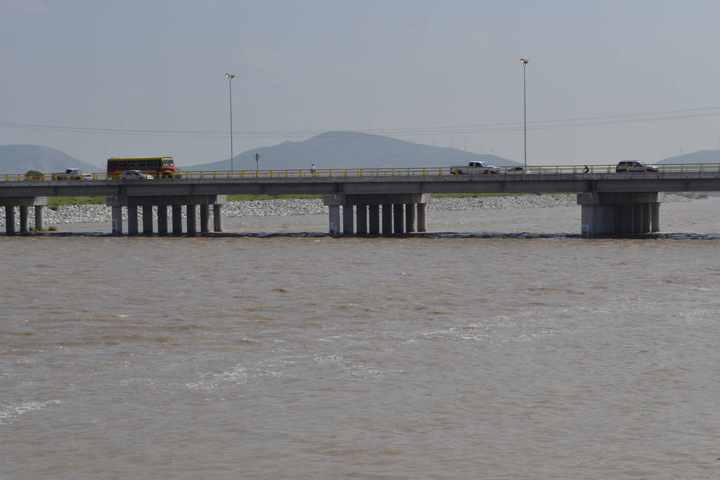 Puente. Cerca del Puente Comarca es donde se había registrado un hundimiento, pero no afectó a la estructura del mismo. (ARCHIVO)