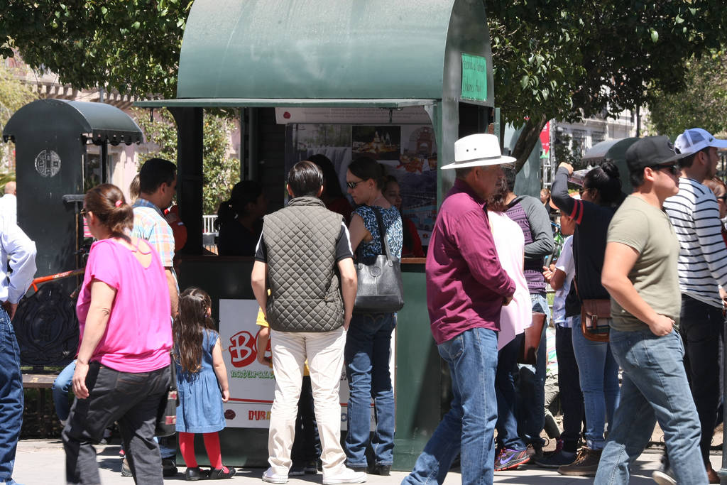 Actividad. Hoteleros locales esperan buena ocupación hotelera en la capital del estado de Durango los días 3 y 4 de noviembre.
(EL SIGLO DE TORREÓN)