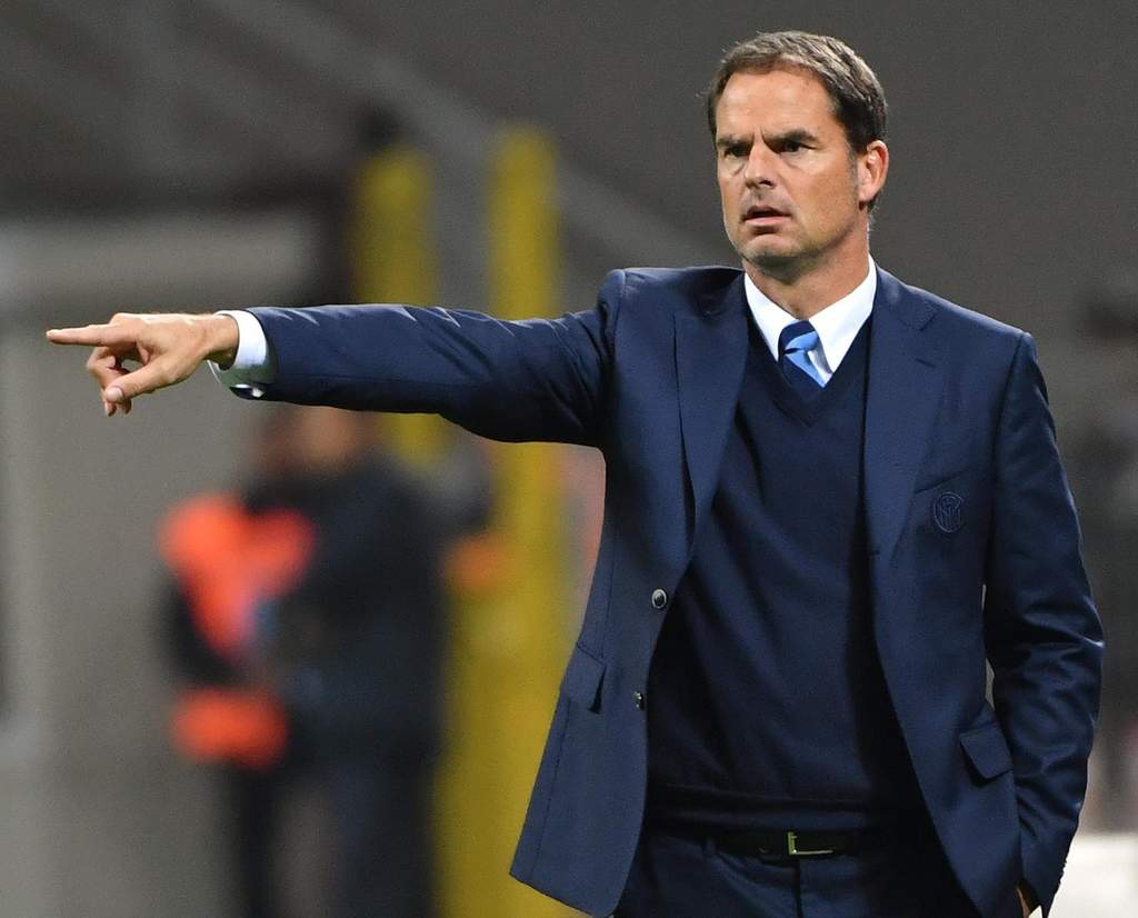 
De Boer, un holandés que nunca había jugado o entrenado en Italia, fue contratado menos de dos semanas antes del inicio de la temporada después que Roberto Mancini renunció inesperadamente.