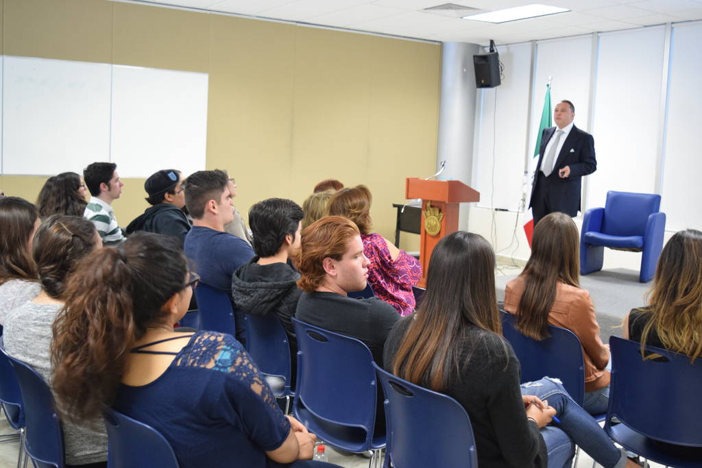 Experiencia. El empresario Roger Viera, estuvo de visita en La Laguna para impartir una charla a estudiantes del Tecnológico de Monterrey. (CORTESÍA)