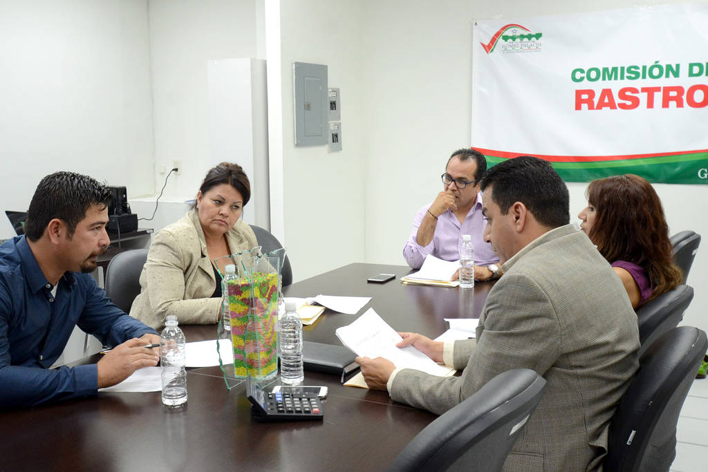 Proyectos. La Comisión del Rastro se reunió con el administrador, José Luis Leyva. 