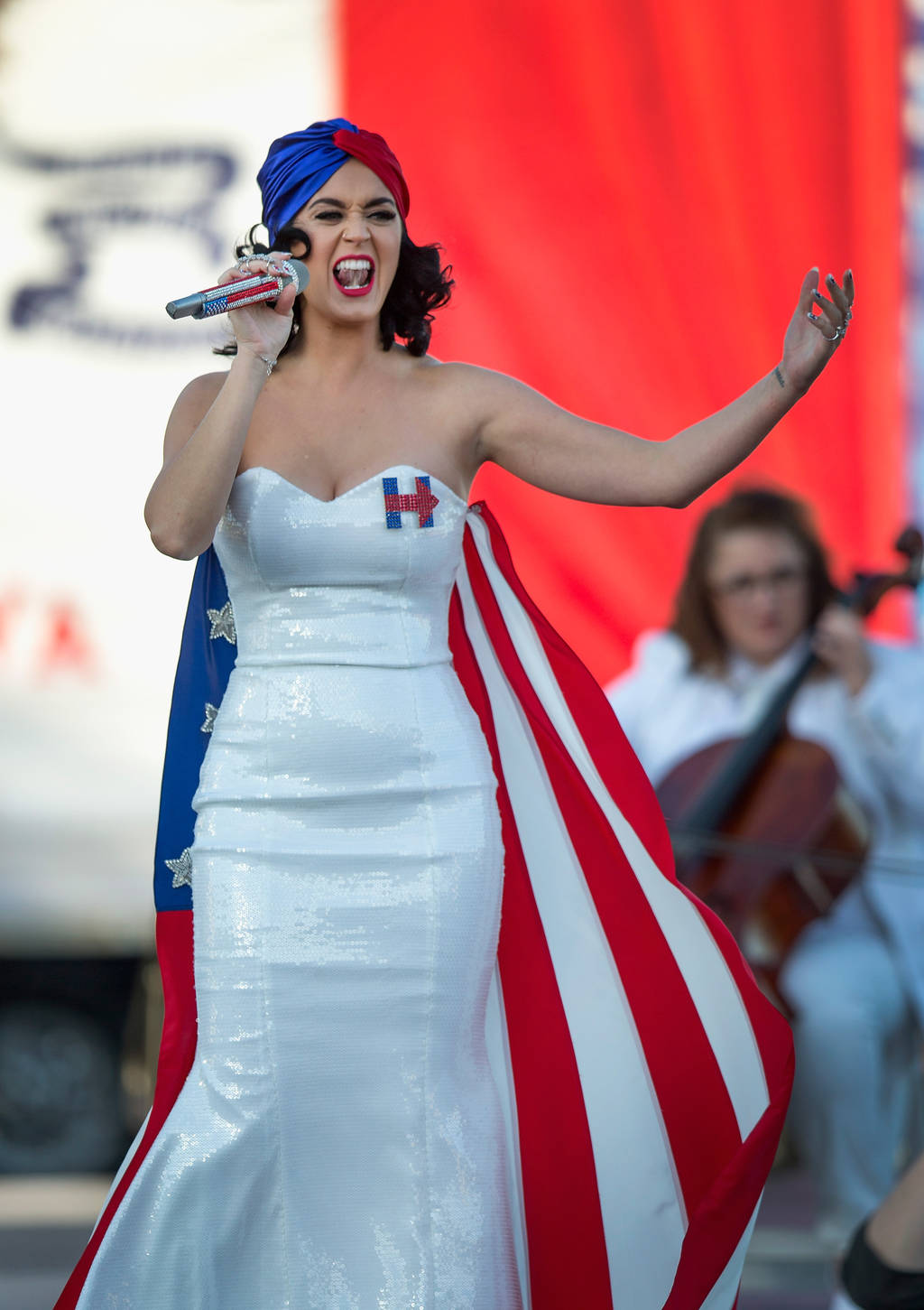 Incondicional. La cantante Katy Perry siempre ha sido fiel seguidora de Hillary Clinton. (ARCHIVO)