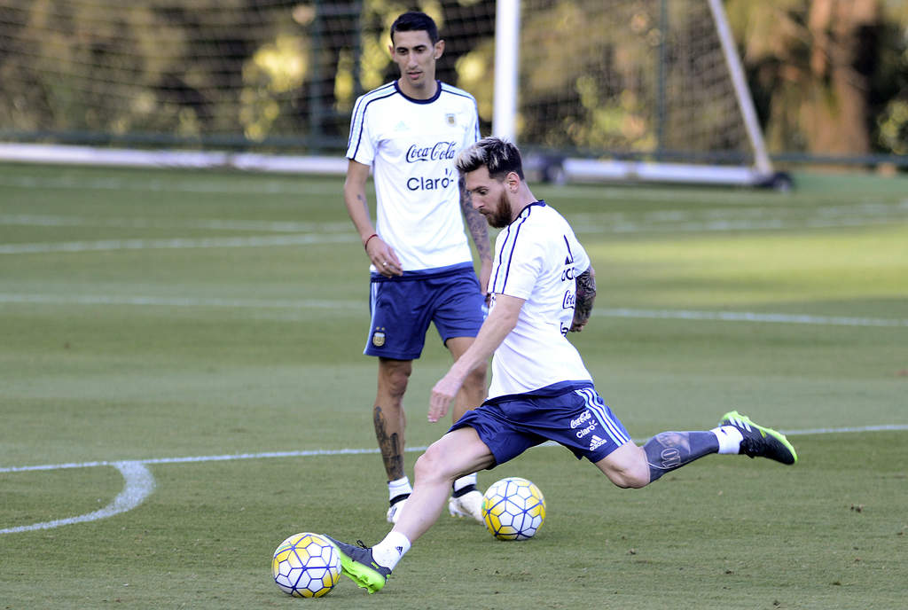 Tras perderse tres partidos por lesión, Lionel Messi jugará el jueves ante Brasil en las eliminatorias. (AP)