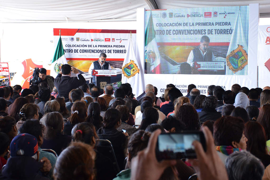 Riquelme destacó que el Centro de Convenciones será un pilar para el futuro turístico, representa la puerta para reforzar el turismo de negocios de la ciudad. (FERNANDO COMPEÁN) 

