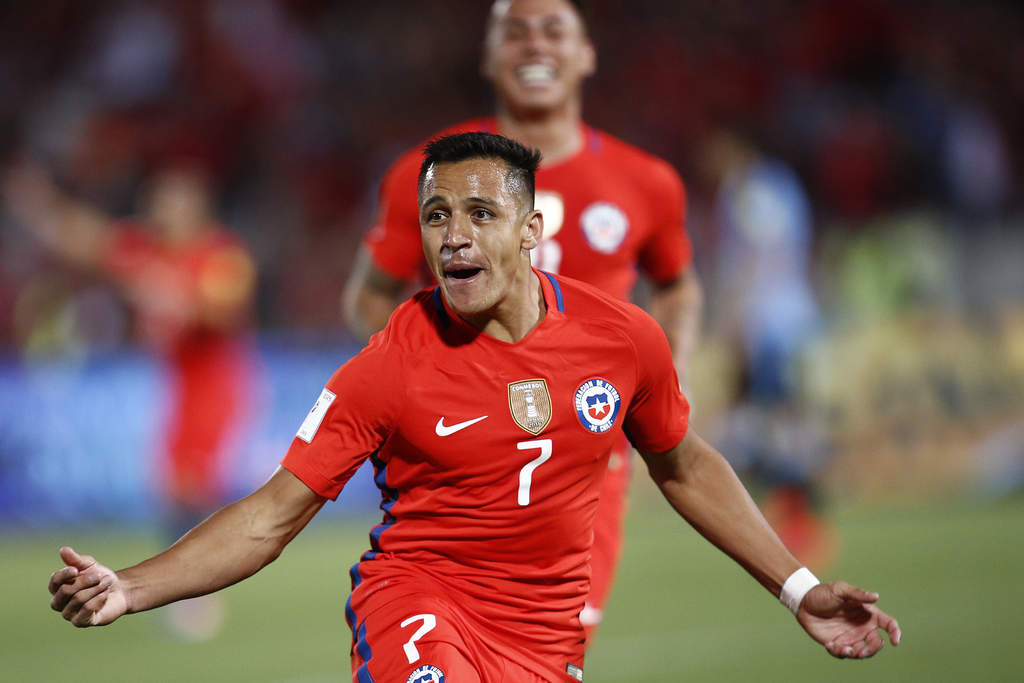 La reacción en el segundo tiempo le permitió al conjunto chileno llevarse tres puntos que le permiten finalizar el año en los puestos de clasificación directa para el Mundial de Rusia 2018. (EFE)