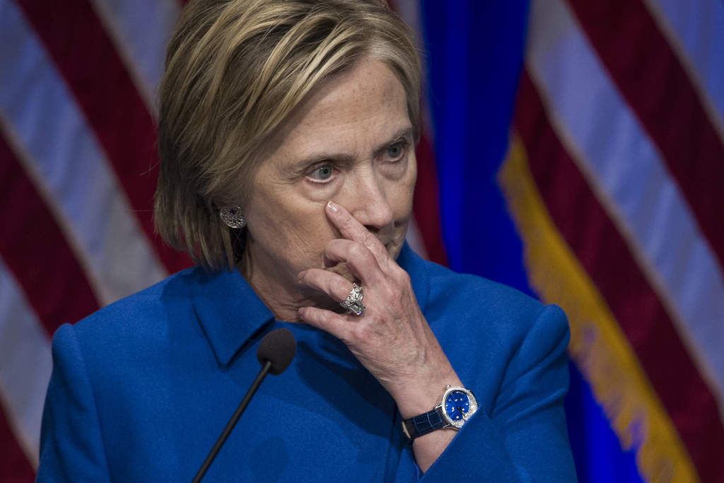 Decepción. Hillary Clinton estuvo presente en un evento y dijo estar ‘muy decepcionada’ por los resultados en la elección. (AP)