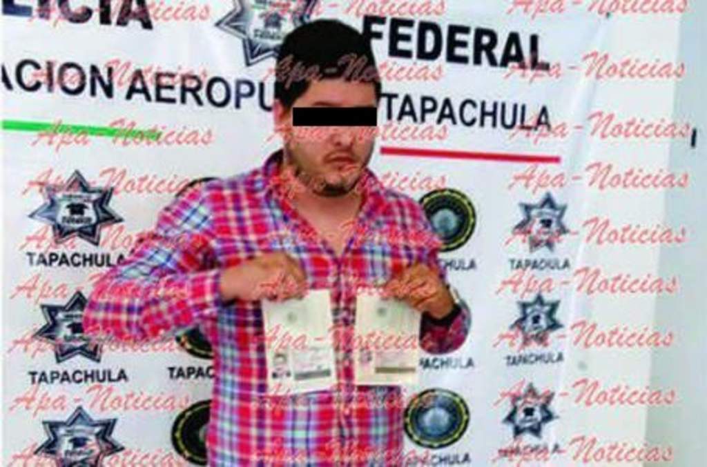 Medina Garzón, cuyos nervios lo delataron, portaba 7,000 dólares y dos pasaportes falsos a nombre de Alex Huerta del Valle y Gabriela Ponce Arriaga, pero con fotos que presuntamente corresponden al gobernador. (ESPECIAL)