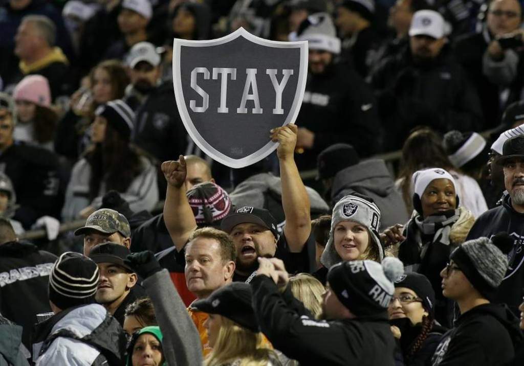 Los aficionados mostrarán pancartas que digan 'Stay in Oakland' (permanezcan en Oakland). (Archivo)