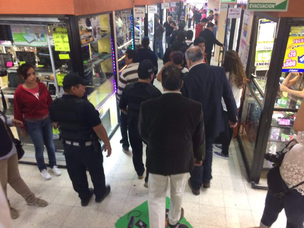 La Canaco, la Profeco y la Secretaría de Economía realizaron un recorrido de supervisión en el Centro Histórico y en los principales centros comerciales de Torreón. (EL SIGLO DE TORREÓN)
