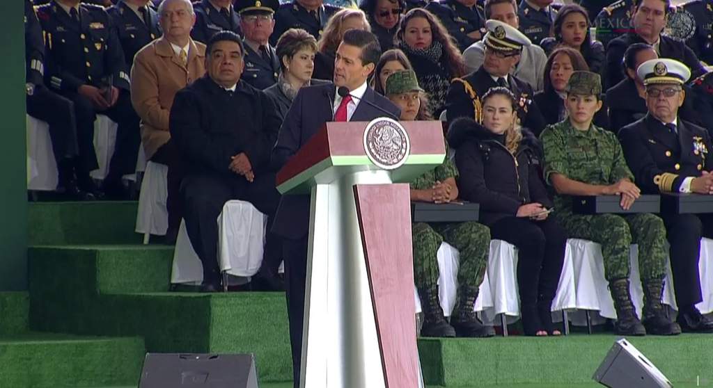 Enrique Peña Nieto encabezó la ceremonia conmemorativa por el 106 Aniversario del inicio de la Revolución Mexicana. (ESPECIAL) 