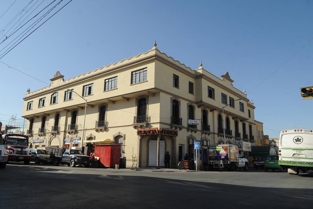 Arquitectura. El hotel Francia, ubicado en la calle Ramos Arizpe, esquina con Presidente Carranza, en el sector Alianza de Torreón, es de los edificios que se buscan incorporar al catálogo del INAH. (RAMÓN SOTOMAYOR)
