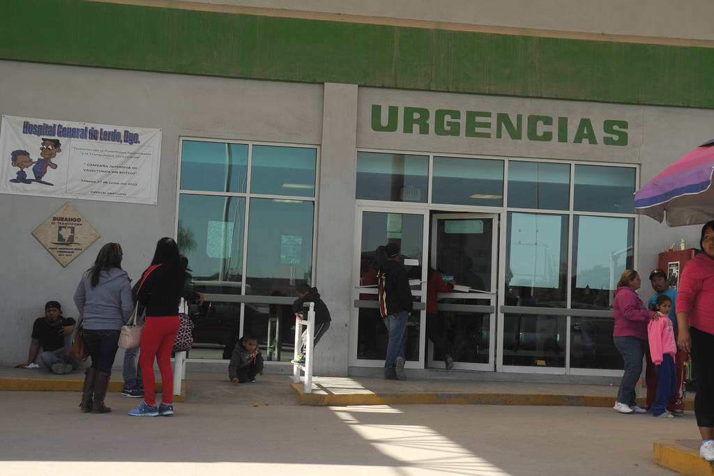 Heridas. Al área de Urgencias del Hospital General de Lerdo fue ingresado el lesionado. (ARCHIVO)
