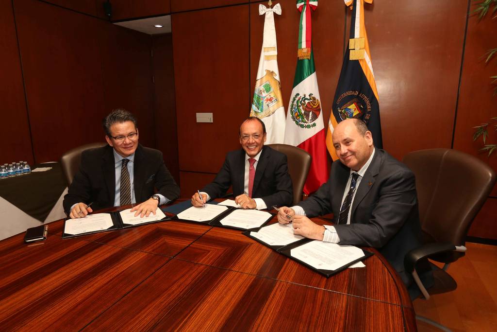 Firma. La UA de C firmó un convenio de colaboración con la Casa Editorial Tirant Lo Blanch. (CORTESÍA)