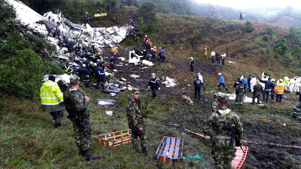 El siniestro de la aeronave boliviana deja como resultado seis sobrevivientes, de los cuales uno murió más tarde, los otros son atendidos en centros hospitalarios de la zona, y 75 pasajeros fallecidos, entre jugadores del equipo de futbol brasileño Chapecoense, equipo técnico, periodistas y tripulación.