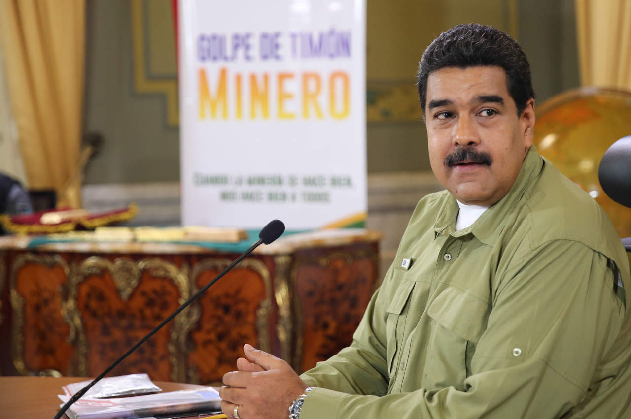 Maduro resaltó que desde octubre su Gobierno ha 'enfrentado con mucha prudencia' 'una operación contra el papel físico de los billetes'. (ARCHIVO)
