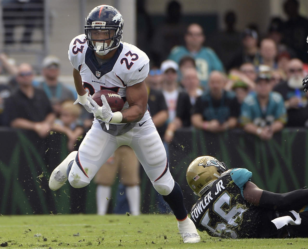Los Broncos derrotaron 20-10 a los alicaídos Jaguars de Jacksonville. (AP)