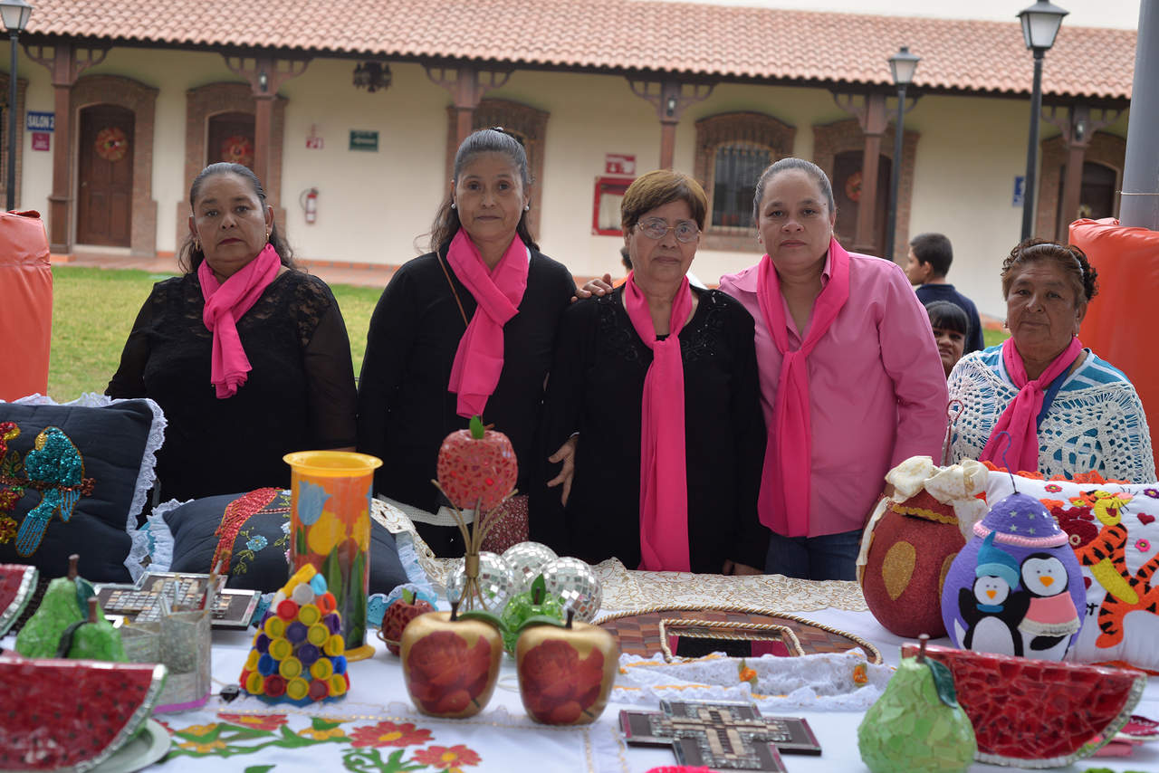 María, María Guadalupe, Lupe, Juanis y Consuelo.
