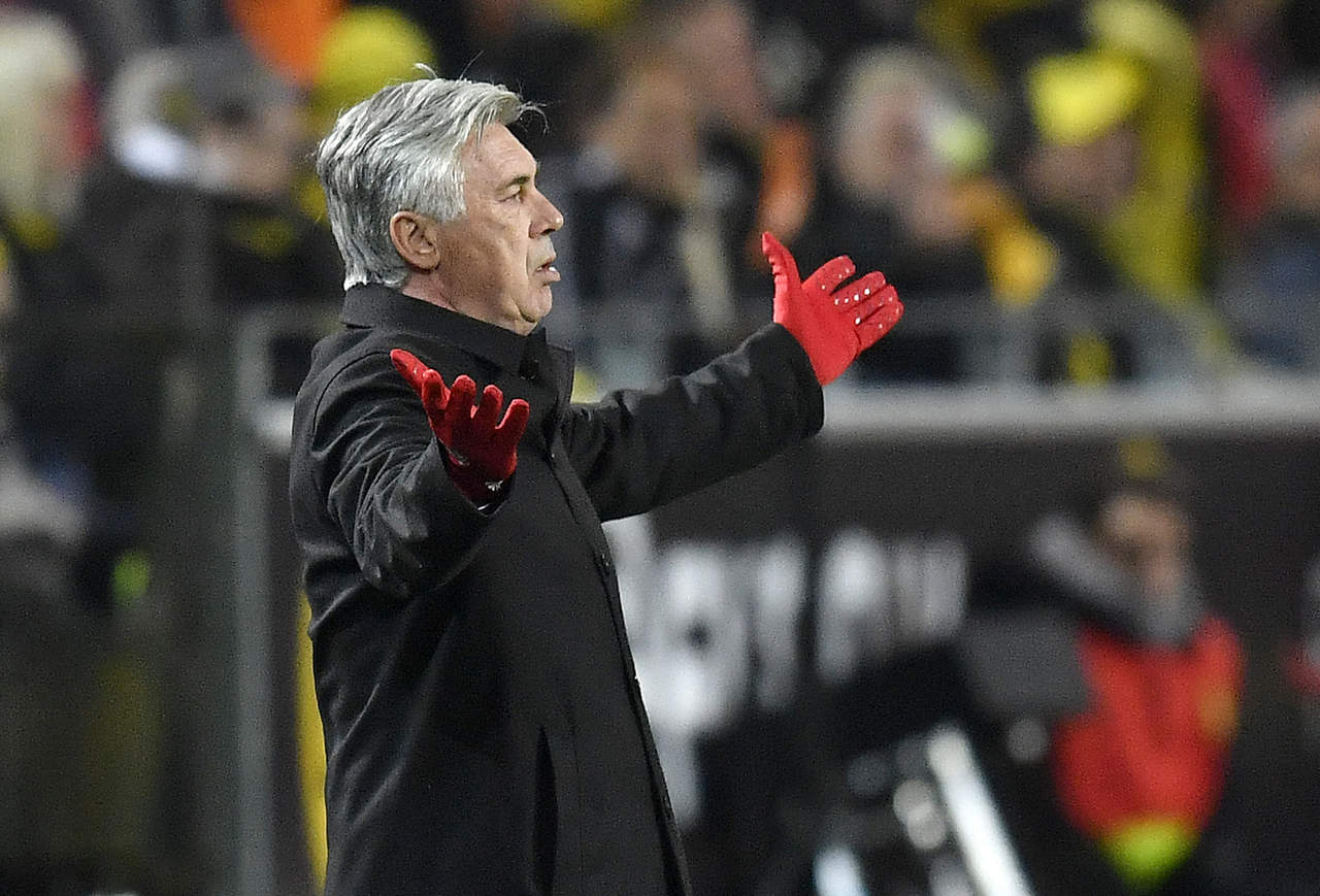 Carlo Ancelotti y el Bayern Munich marchan en segundo lugar en la Bundesliga de Alemania con 30 puntos. (AP)