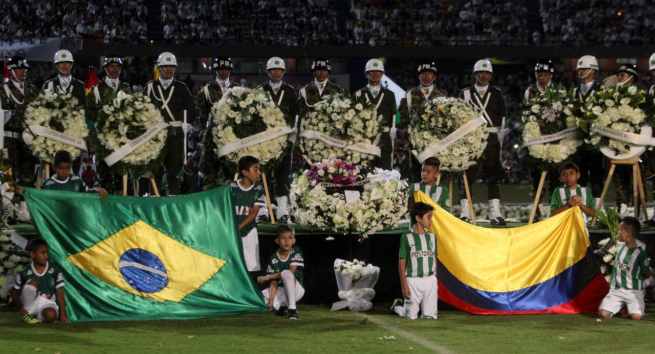 Brasil y Colombia se enfrentarán a finales de enero y el partido será a beneficio de los sobrevivientes y familiares de los fallecidos. (AP)