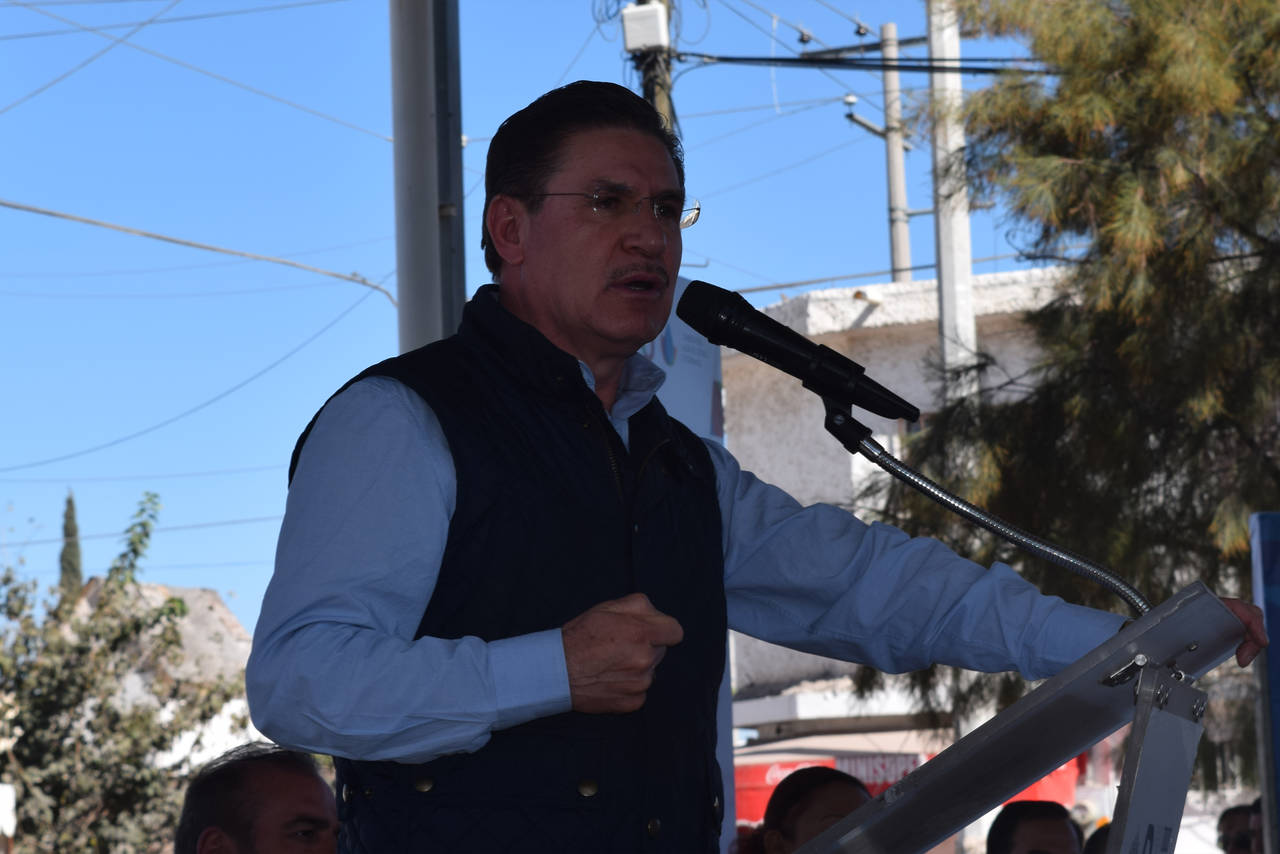 Fusión. El gobernador de Durango, José Aispuro Torres dijo que se busca fusionar dependencias y que la creación de la Secretaría, será una decisión de los diputados locales. 