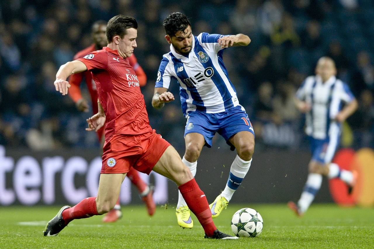 Jesús Corona anotó un golazo, puso el pase para el primer tanto y participó en la tercera anotación en la paliza del Porto 5-0 ante Leicester. (EFE)