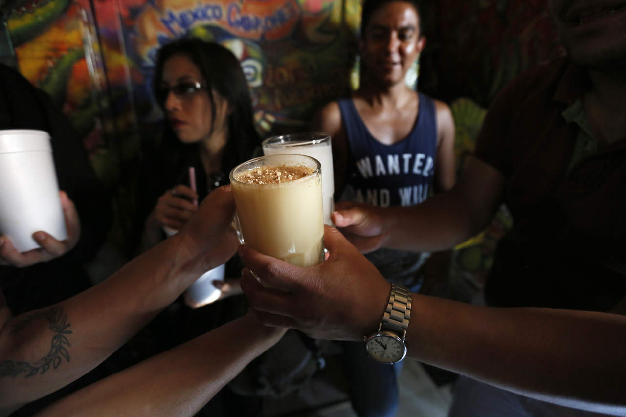 La bebida rica en nutrientes está resurgiendo entre una nueva generación de mexicanos. (AP)