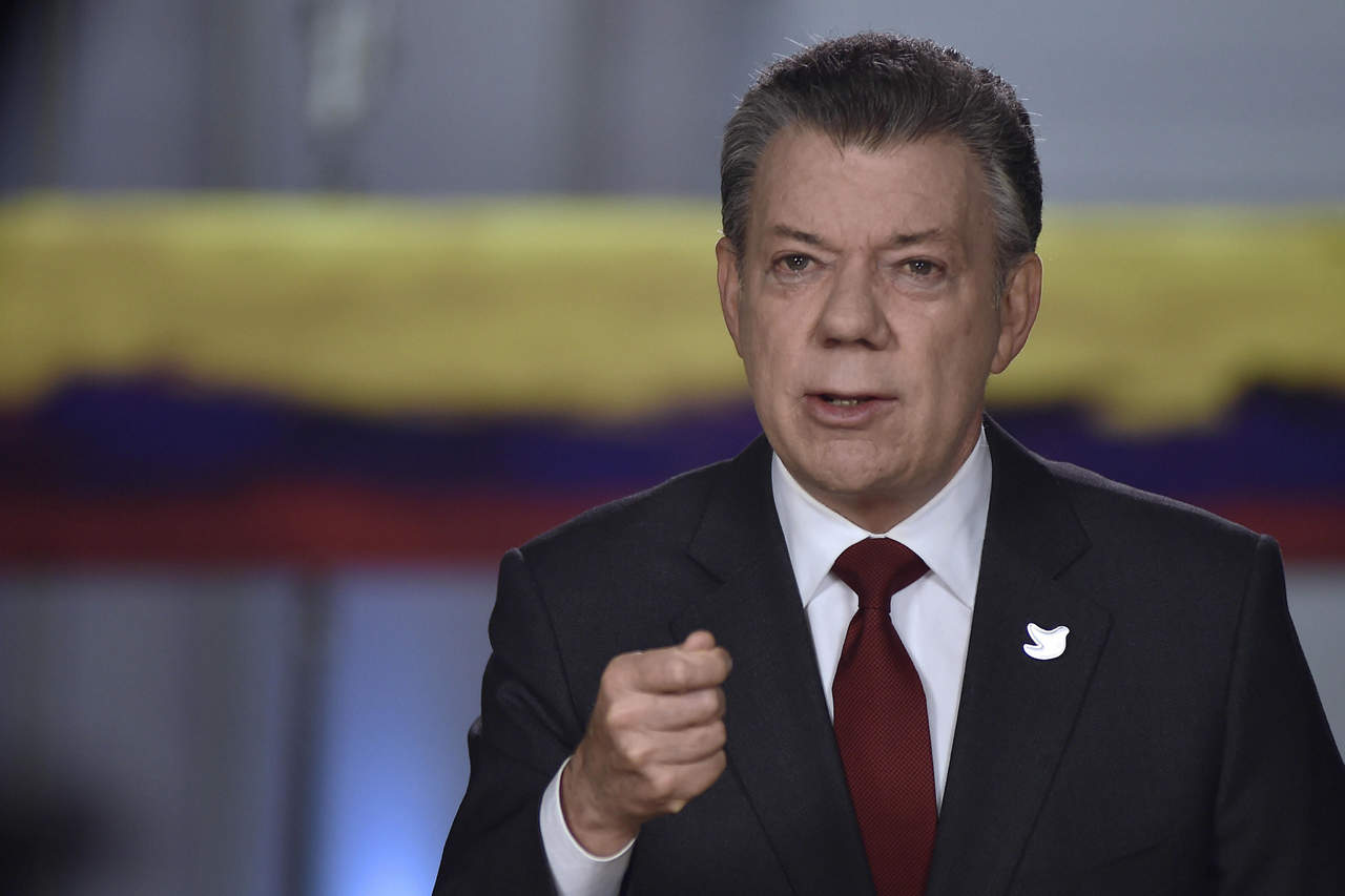 Santos comentó en un acto de gobierno que, al ser informado que ganó el Nobel, consideró esa distinción 'como un regalo de Dios'. (ARCHIVO)