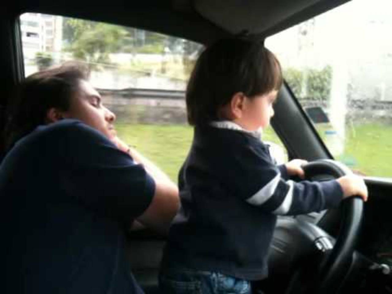 Sanción. La Ley de Ingresos del Municipio contempla sanción a los padres que manejen con su hijo entre ellos y el volante.
