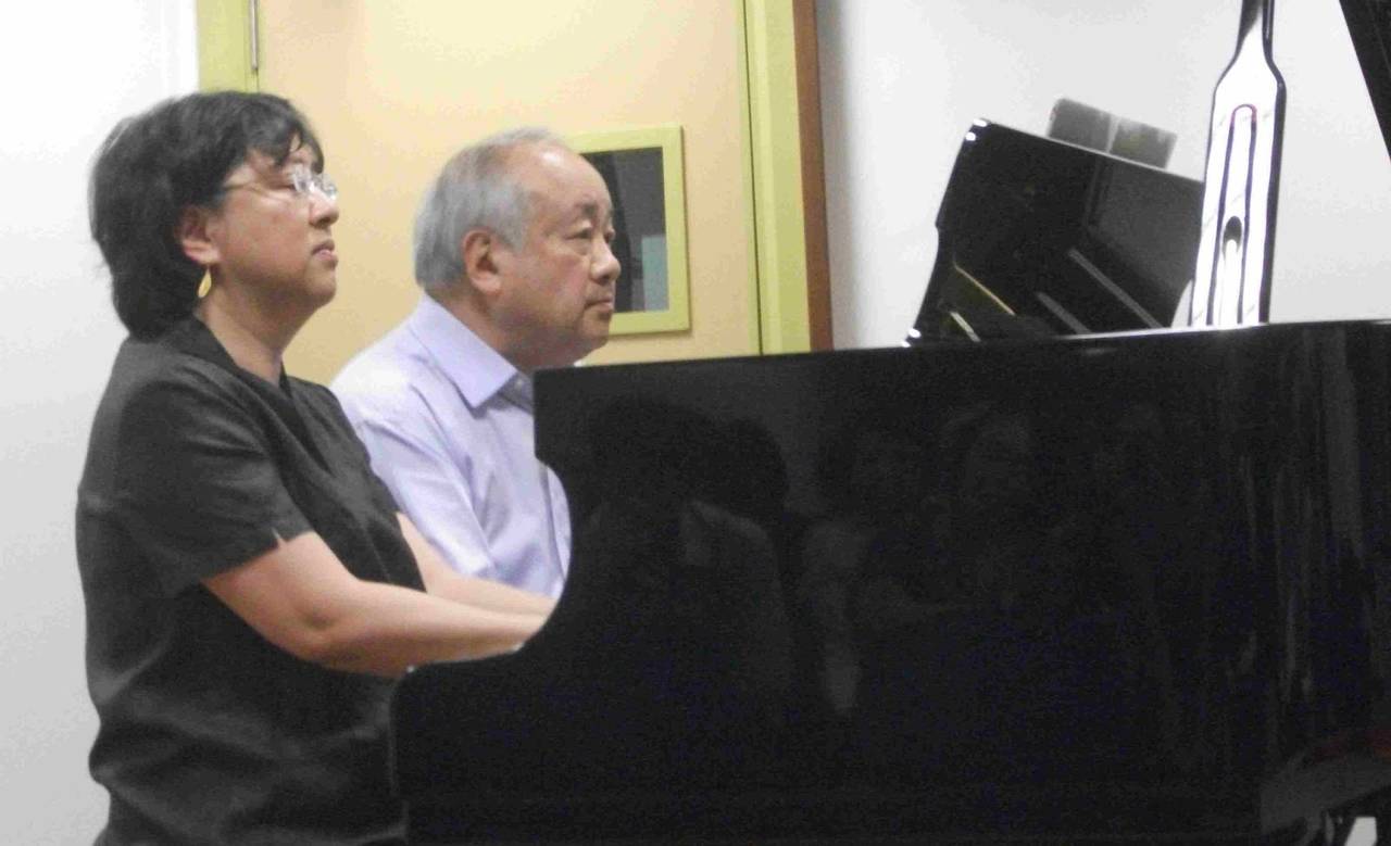 Gran pareja. Los pianistas Tong-il Han y Helen Lee, además de ser una gran pareja en el escenario, son un matrimonio que ha recorrido el mundo haciendo música.