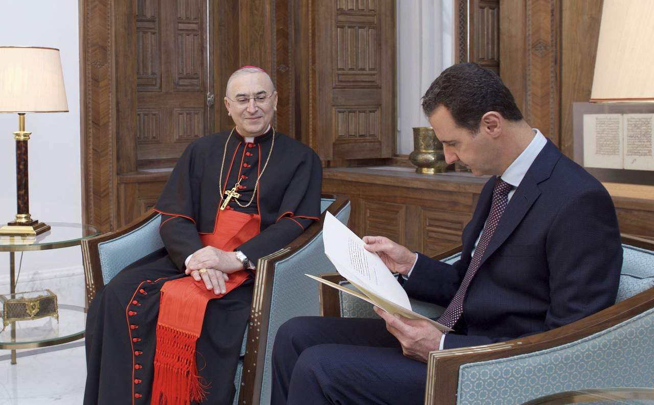 La misiva fue entregada este día al propio mandatario por el nuncio apostólico (embajador vaticano) en Damasco, Mario Zenari, durante una visita oficial.  (EFE)