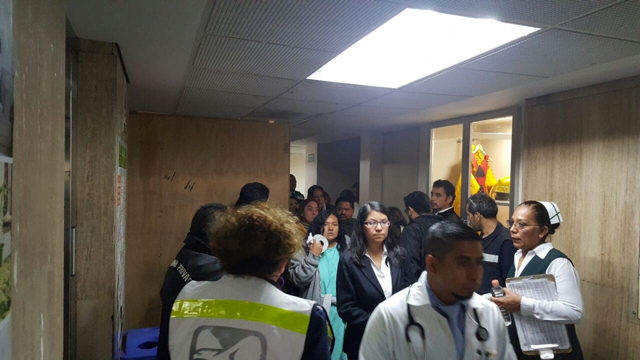 El tercer y cuarto piso de la clínica 71 fueron evacuados. (EL SIGLO DE TORREÓN) 
